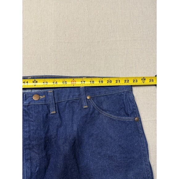 Wrangler 13MWZ Jeans Mens 46x32 Blue Cowboy Cut Medium Wash Western Cowboy Denim - Picture 4 of 6